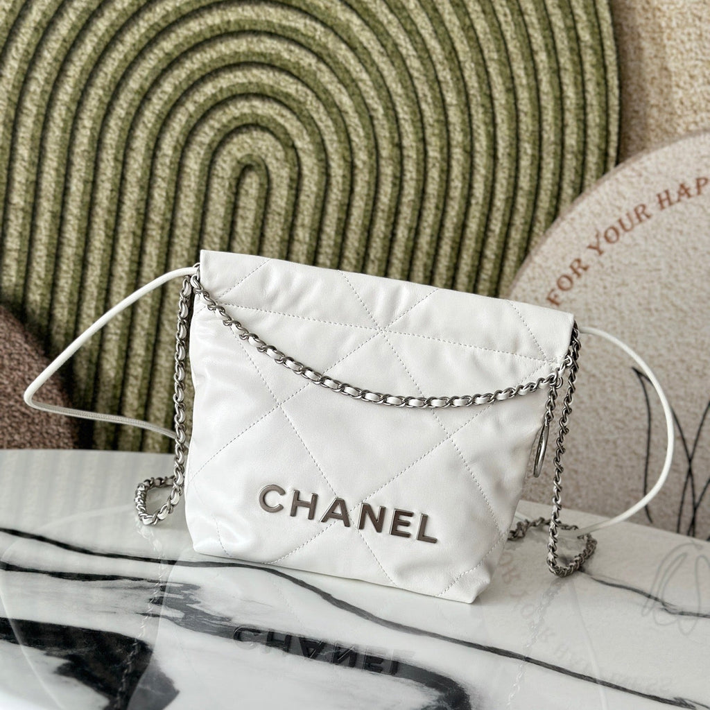 CHANEL MINI WHITE 22
