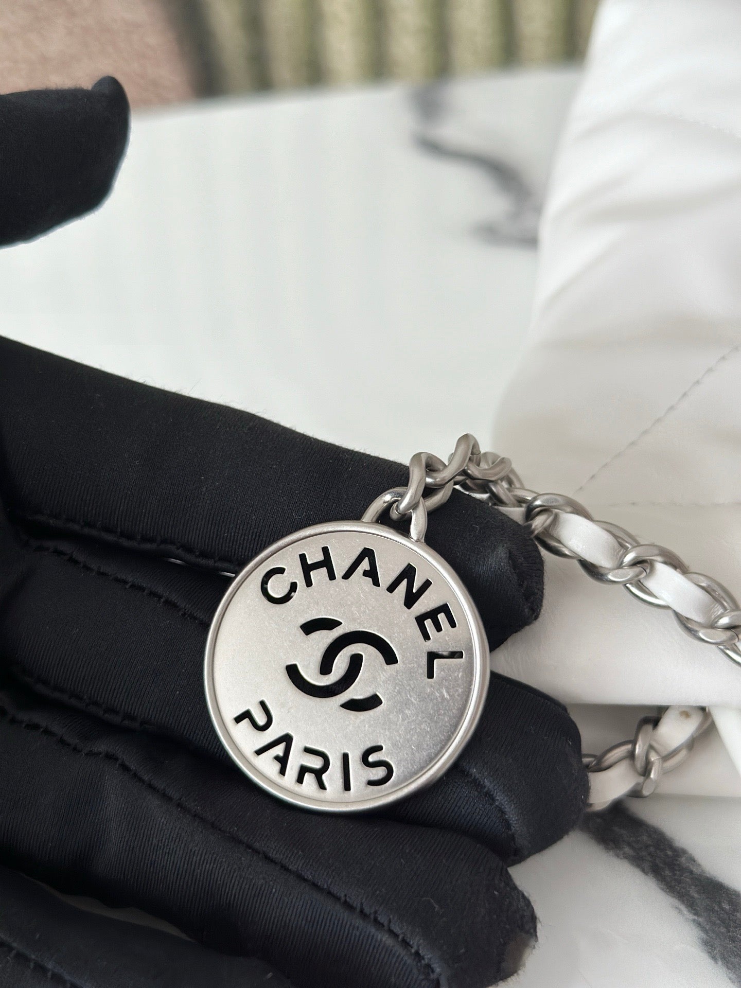 CHANEL MINI WHITE 22