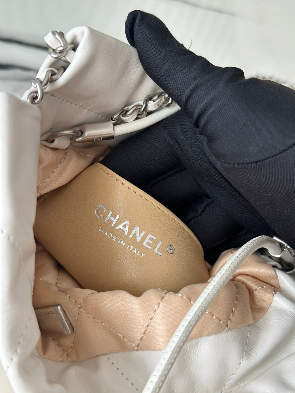 CHANEL MINI WHITE 22