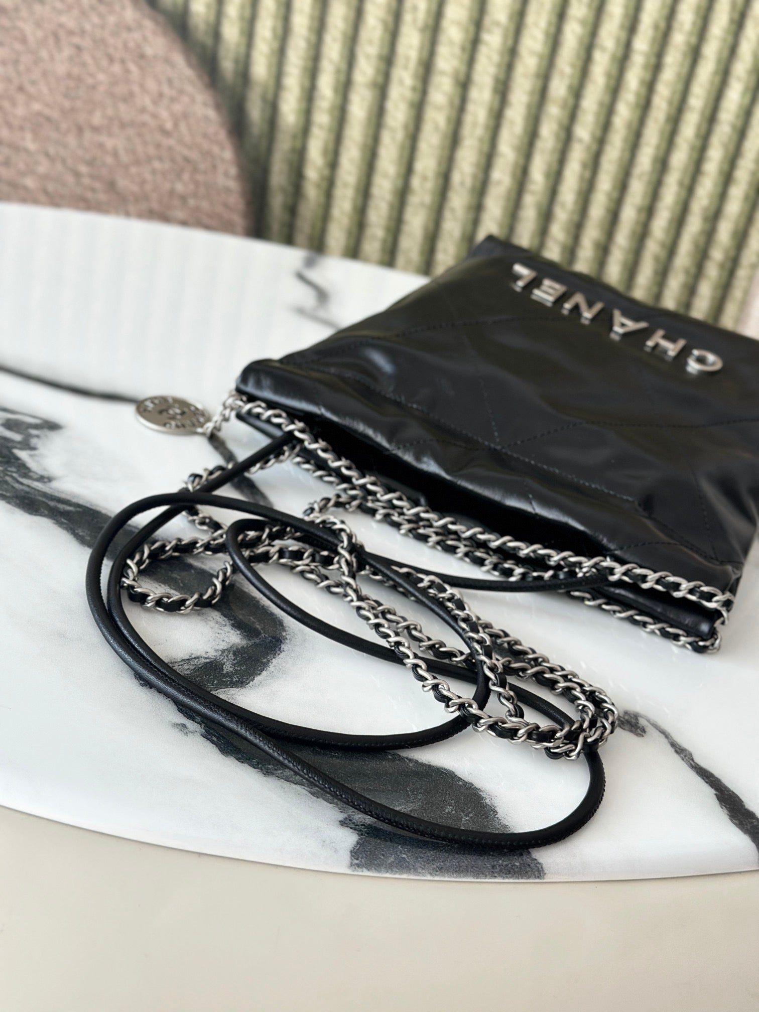 CHANEL MINI BLACK 22
