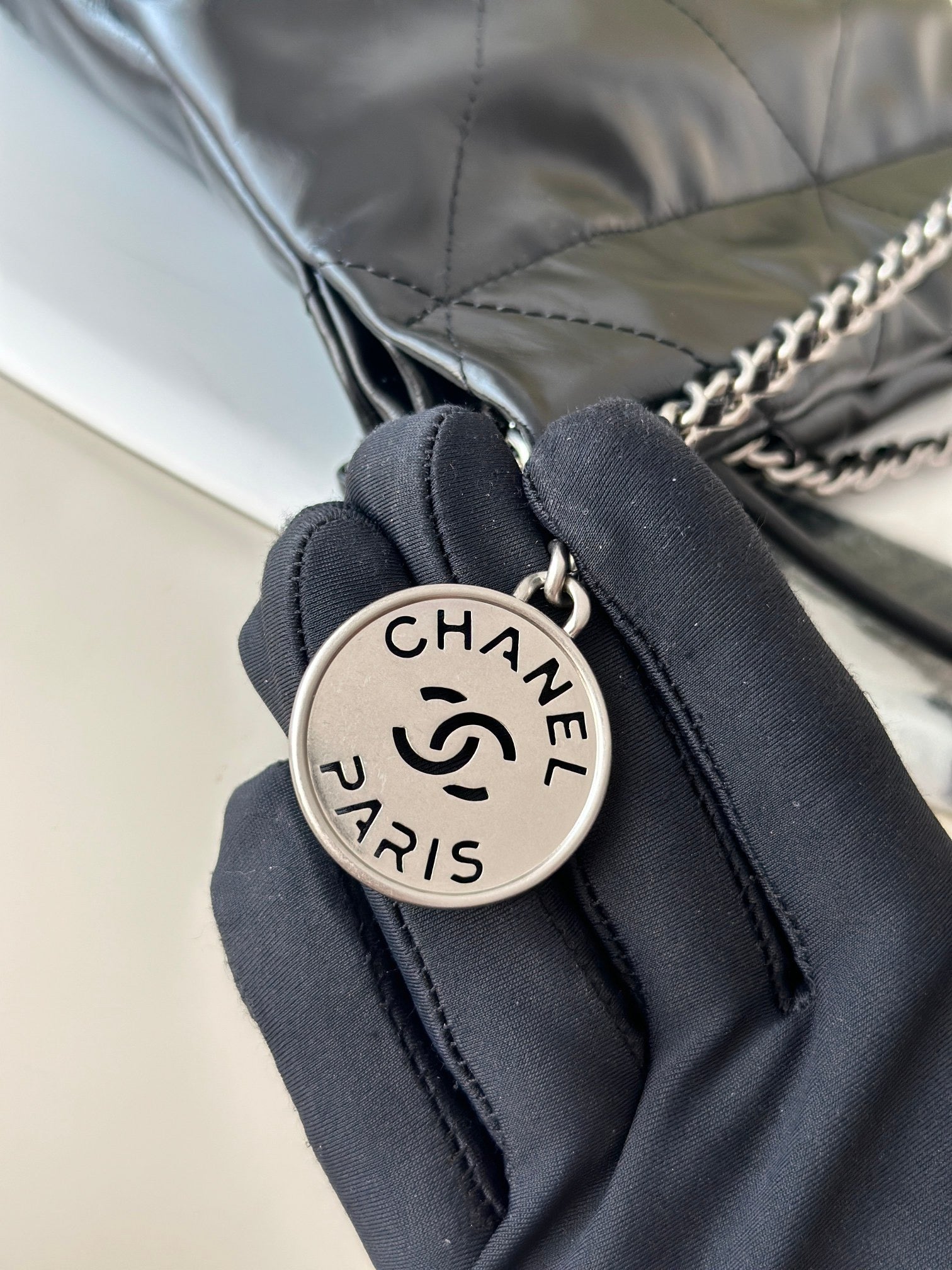 CHANEL MINI BLACK 22