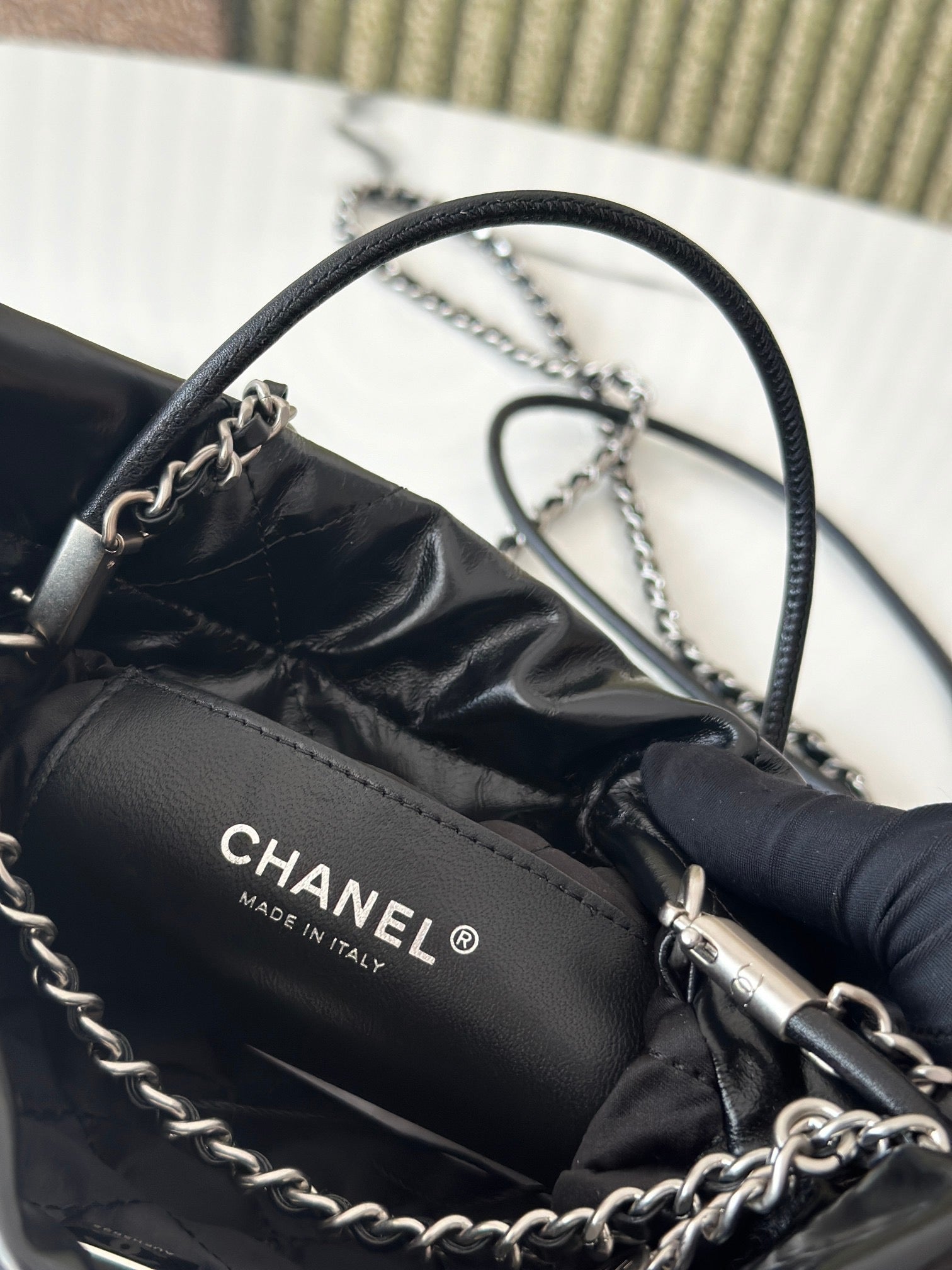 CHANEL MINI BLACK 22