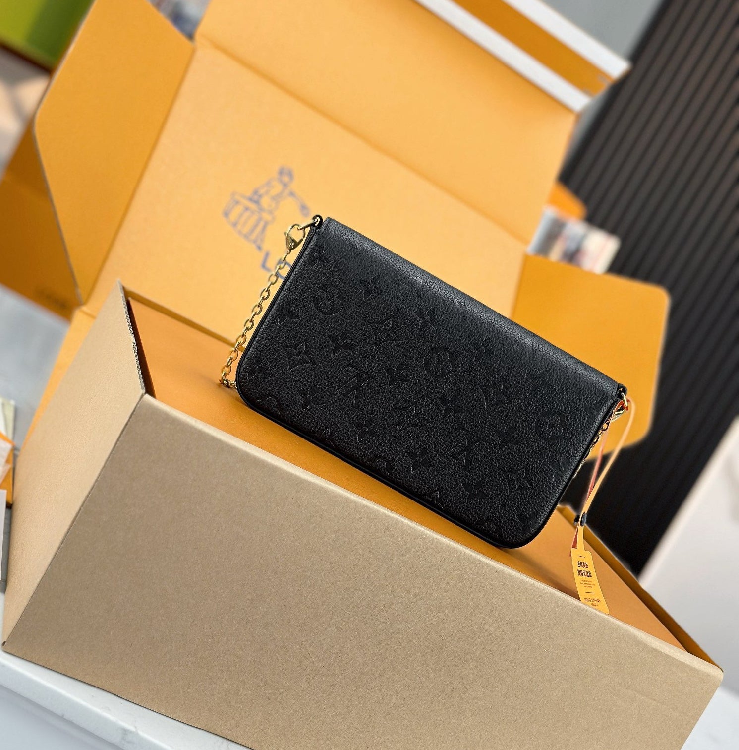 LV POCHETTE FÈLICIE