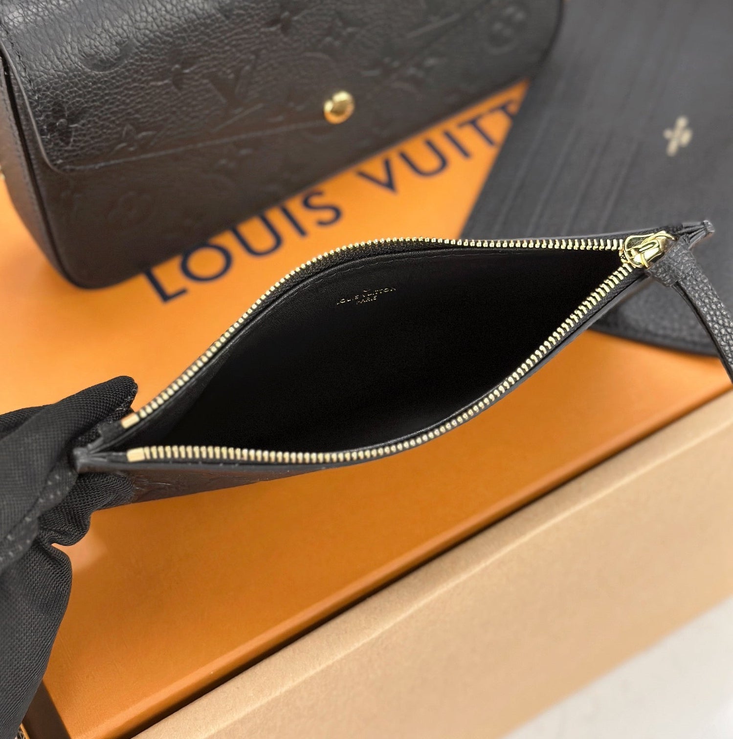 LV POCHETTE FÈLICIE