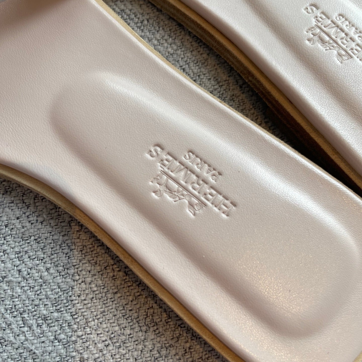 HERMES ORAN SANDAL ДАМСКИ ЧЕХЛИ