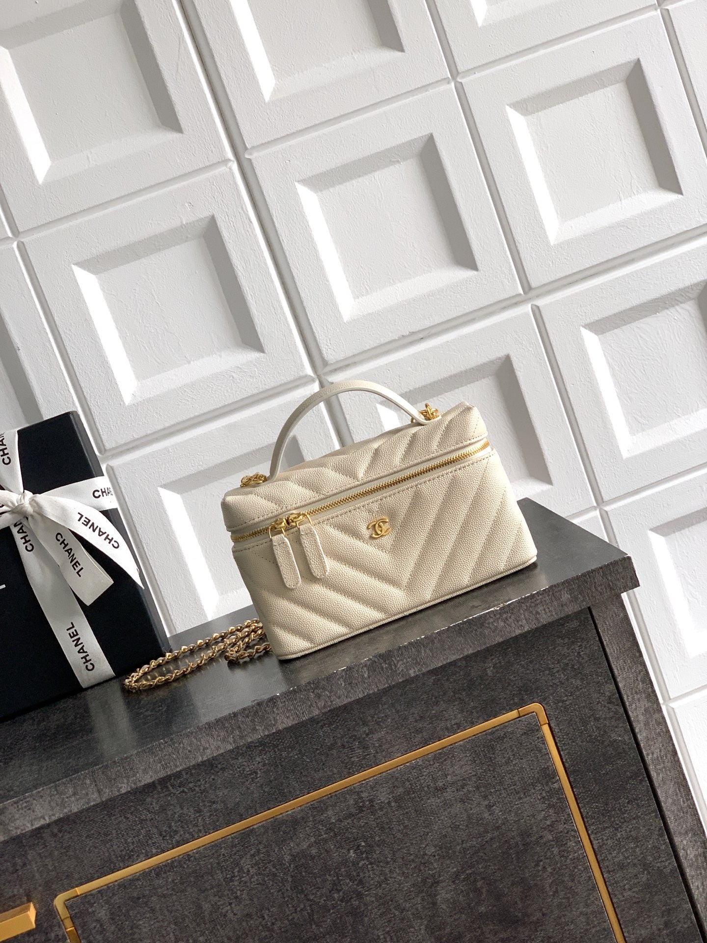 CHANEL VANITY CAVIAR 26