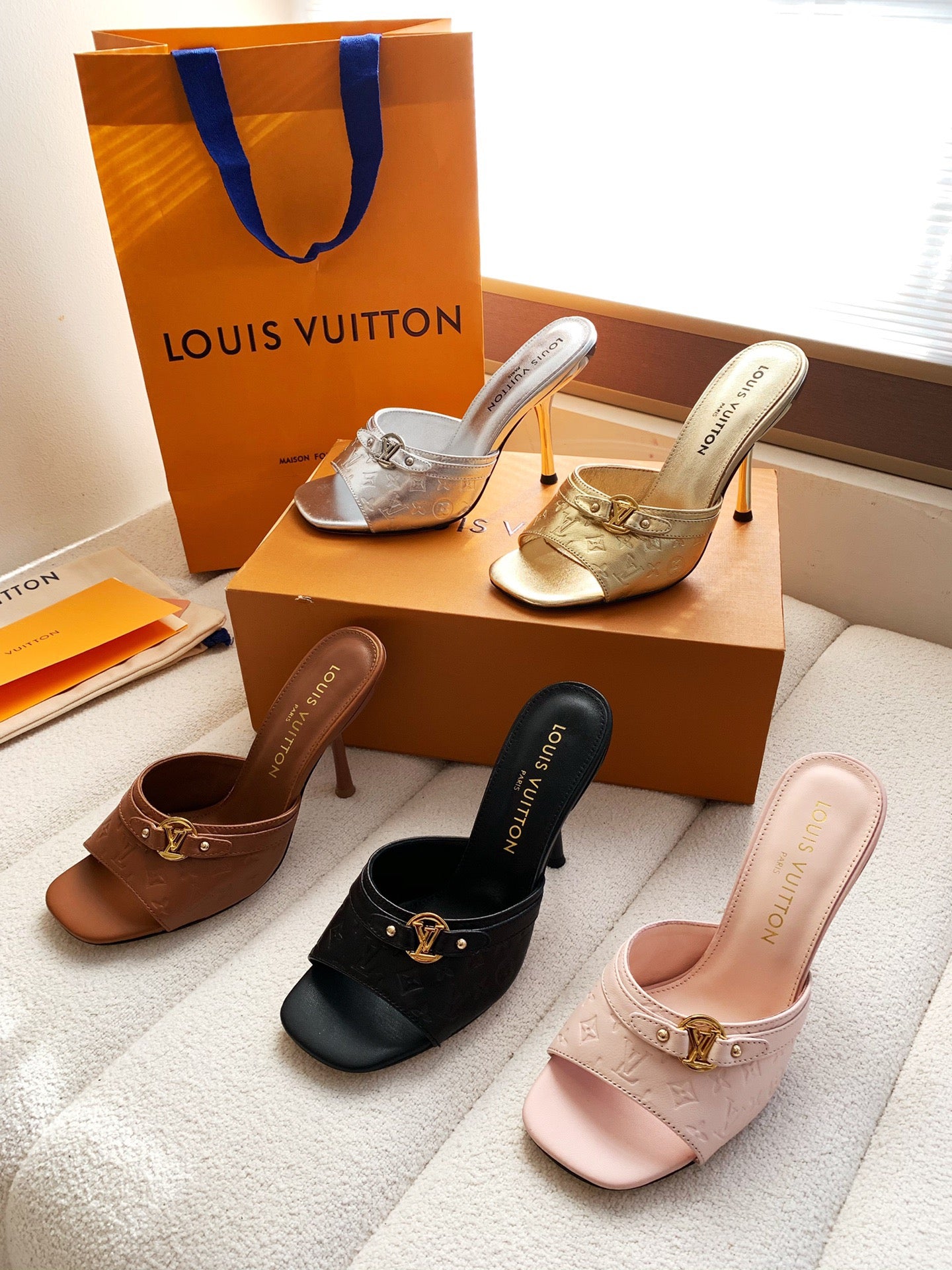 LOUIS VUITTON Токчета