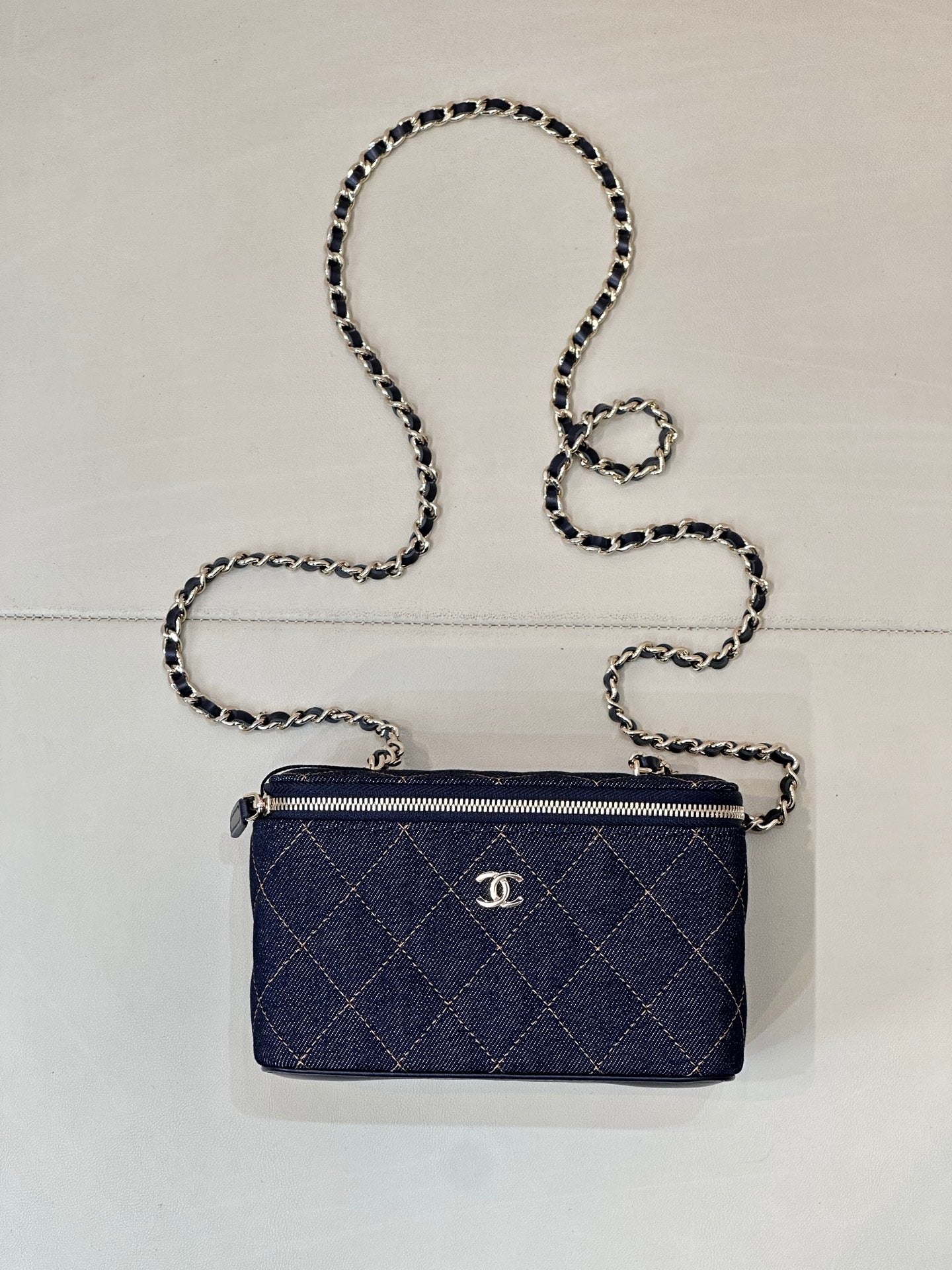 CHANEL VANITY DENIM SILVER