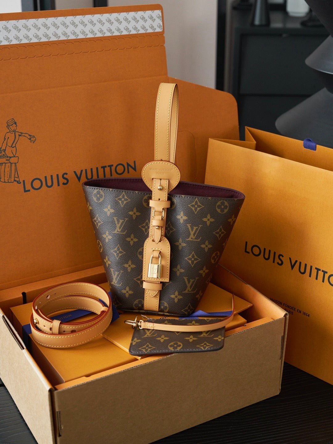 LOUIS VUITTON