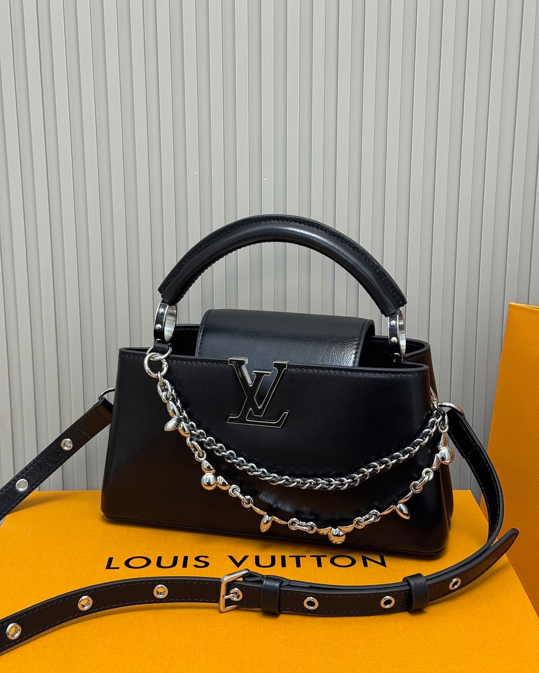 LOUIS VUTTON