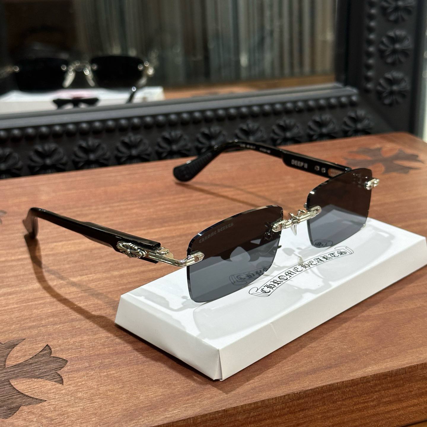 CHROME HEARTS
