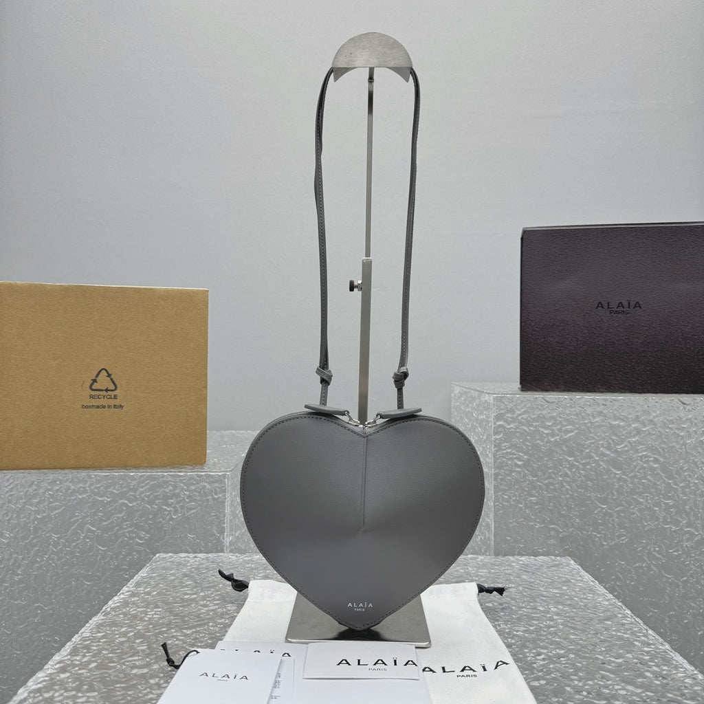 ALAIA HEART ЧАНТА | 8 цвята