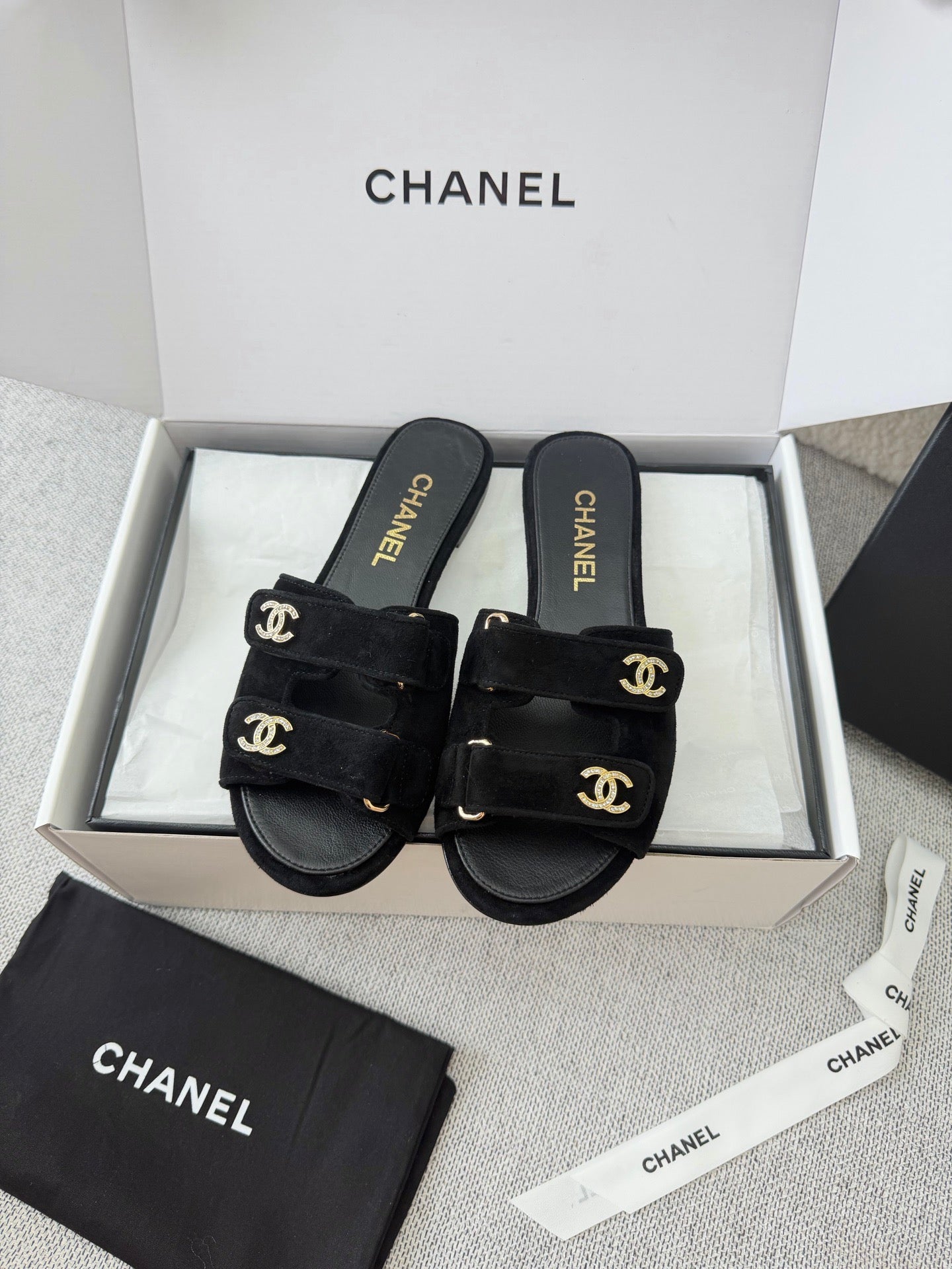 CHANEL ЧЕХЛИ