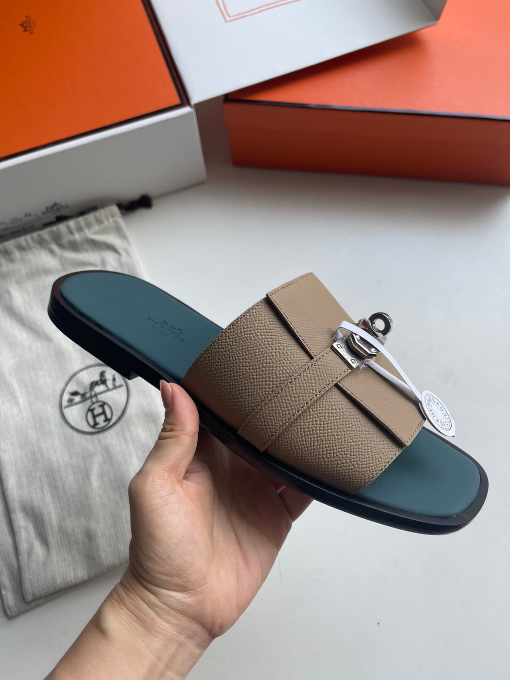 HERMES ЧЕХЛИ (МЪЖКИ)